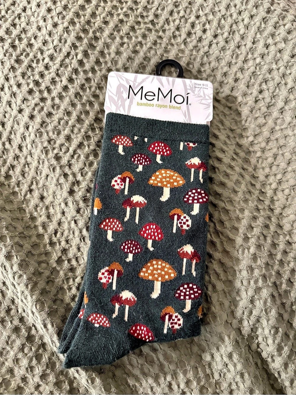 MeMoi Mushroom Fields Bamboo Crew Socks Gray & Red